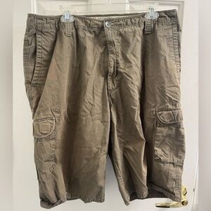 Dockers Men's relaxed fit Cargo Shorts in Brown